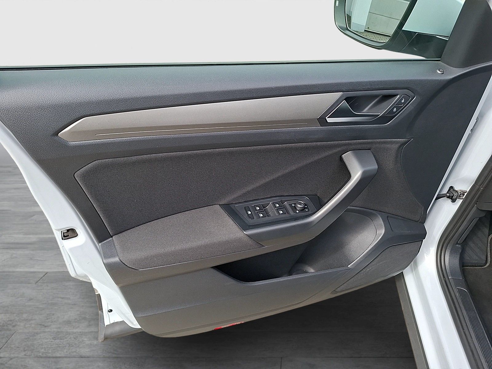Fahrzeugabbildung Volkswagen T-Roc TSI Style LED AHK Navi ACC RFK SH