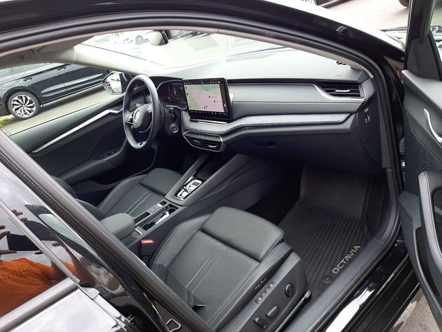 Fahrzeugabbildung Skoda Octavia Combi Selection 2.0TDI AHK HuD Leder Nav
