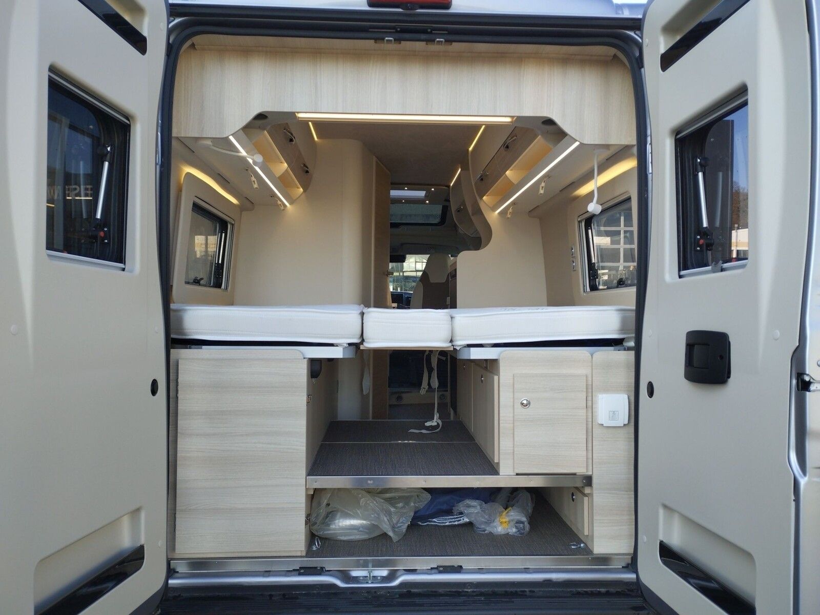 Fahrzeugabbildung Eura Mobil Van V 635 EB Automatik, 180 PS, Fahrassistenz