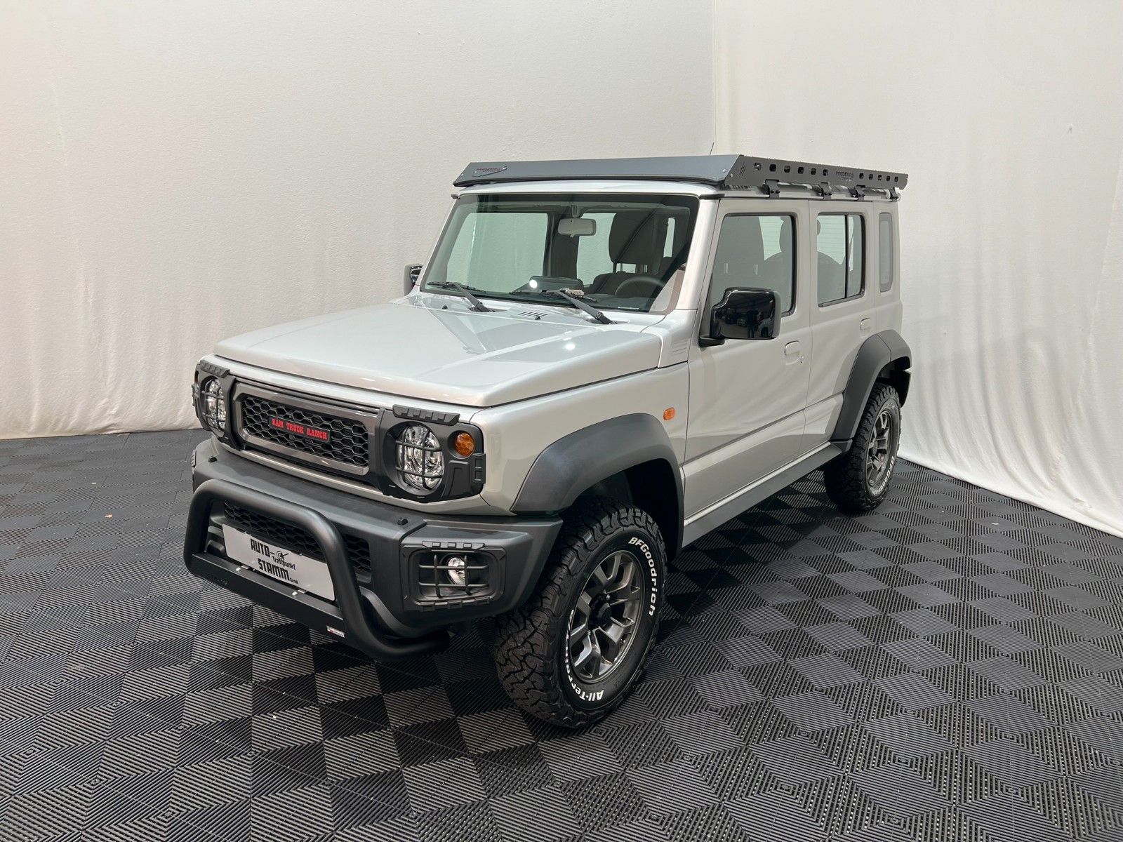 Fahrzeugabbildung Suzuki RTR Jimmy - 4/5 Türer / Offroad Edition