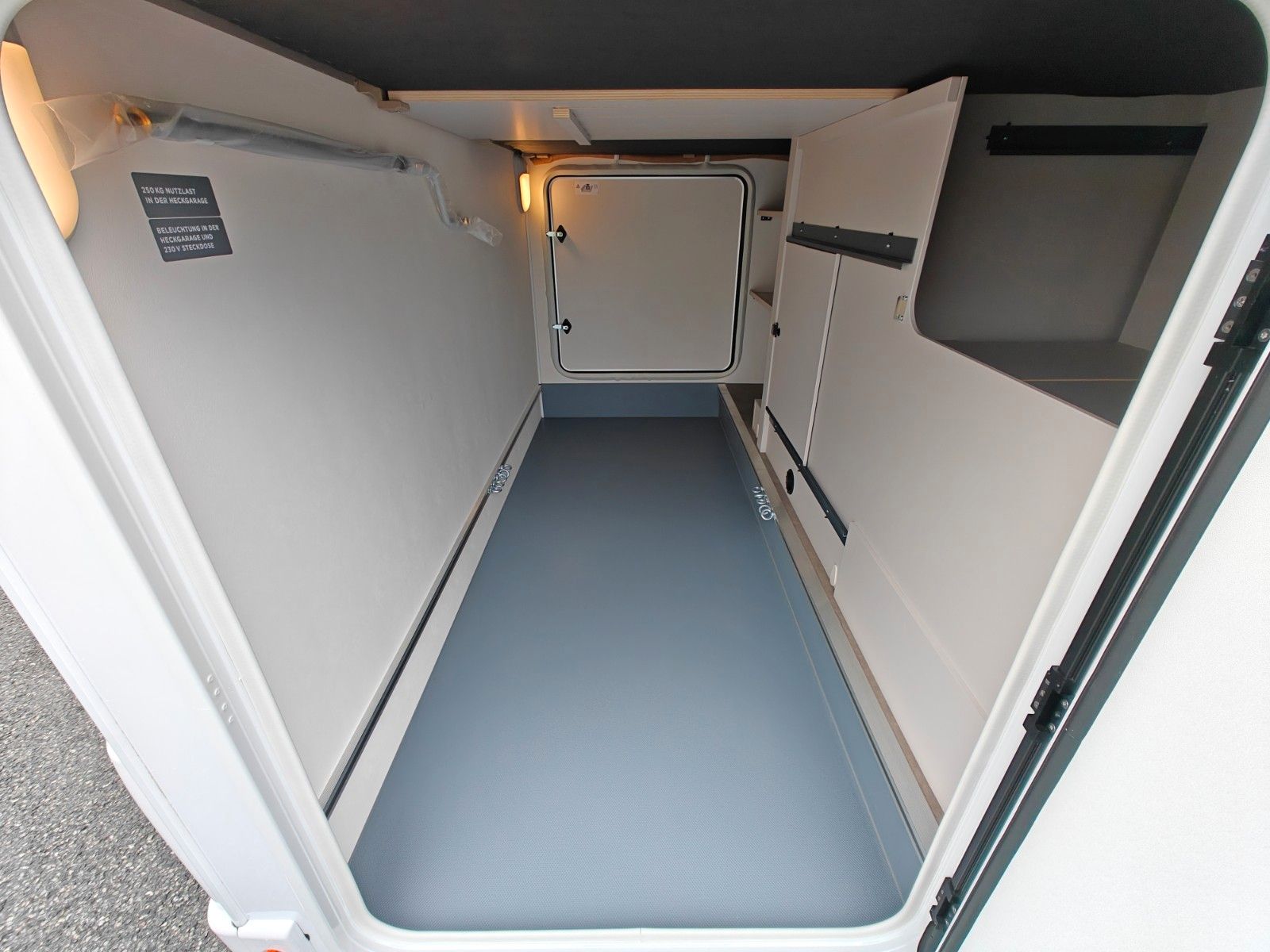 Fahrzeugabbildung LMC Tracer 690 EL - Chassis Design, 140PS, MJ2026! -