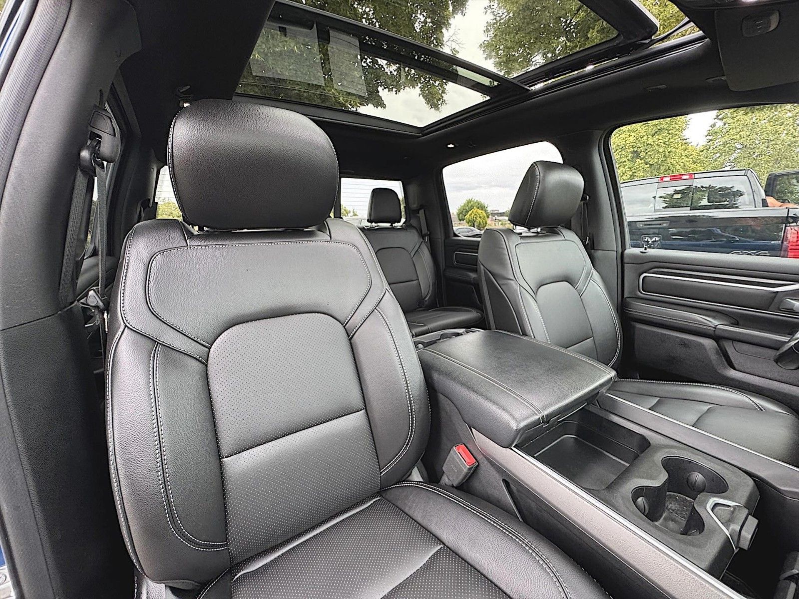 Fahrzeugabbildung Dodge RAM 5.7 V8 HEMI CrewCab 4x4 *Pano*LED* 19% MwSt.