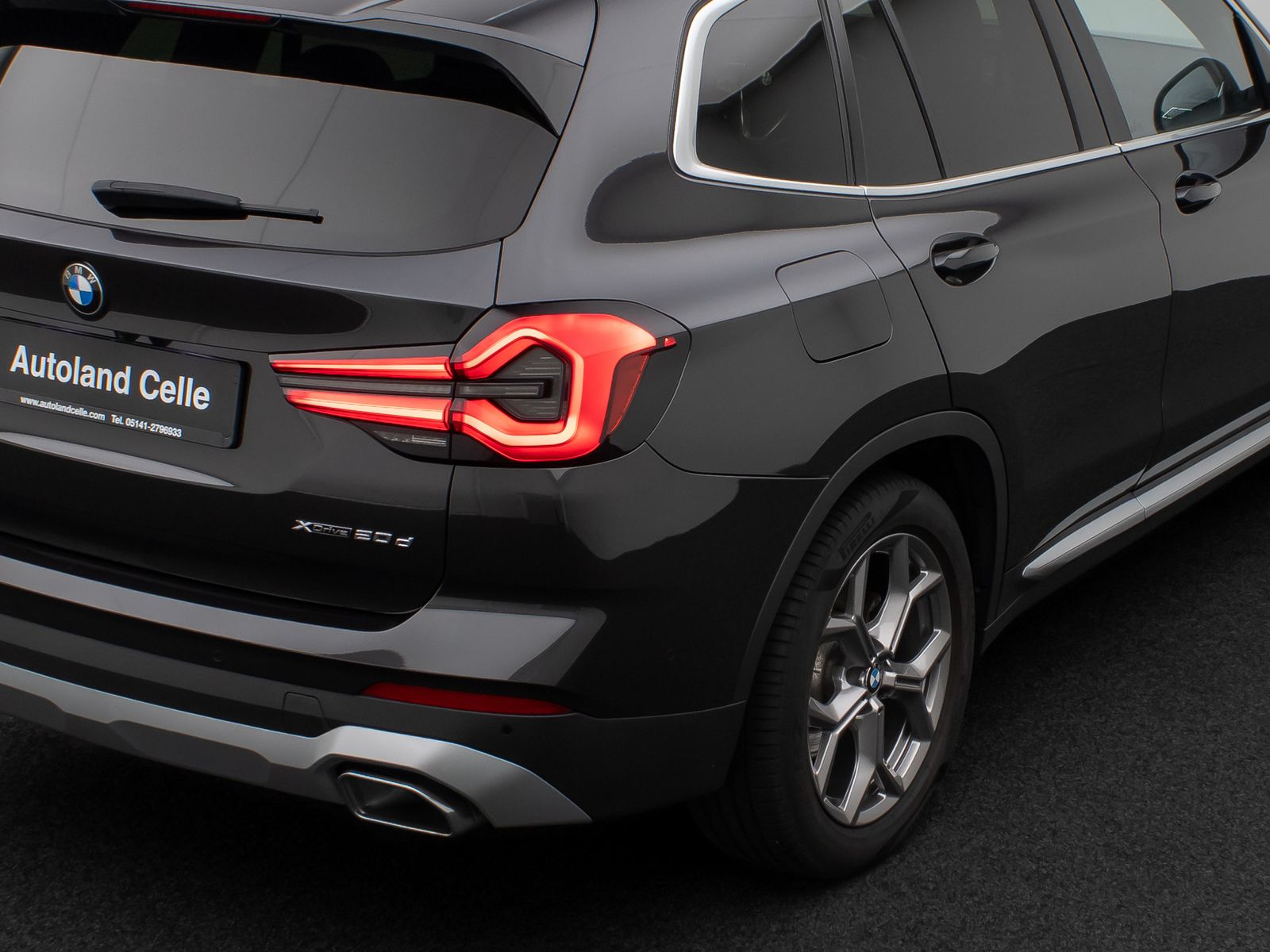 Fahrzeugabbildung BMW X3 xD20d Panor Kamera DAB HiFi Komfort Sport 19"