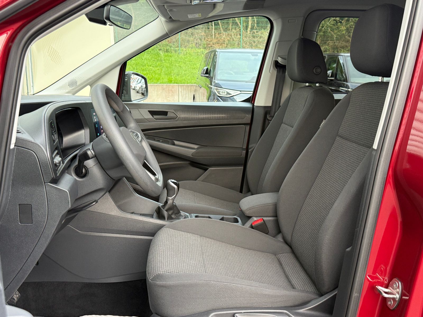 Fahrzeugabbildung Volkswagen Caddy 1.5 TSI AHK GRA Kamera PDC SHZ Lane Assist
