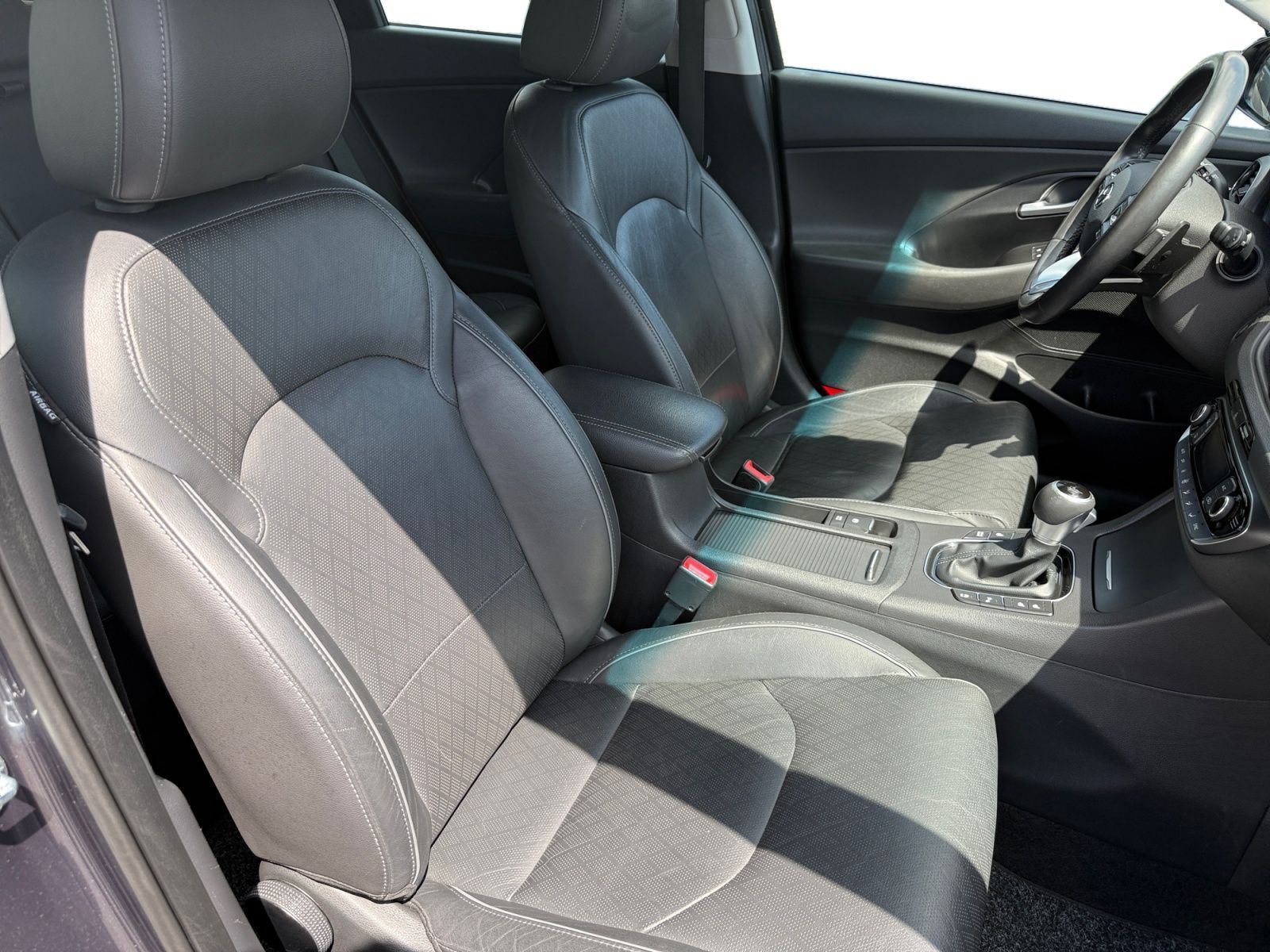 Fahrzeugabbildung Hyundai i30 1.4 T-GDI Premium PANO LED AHK