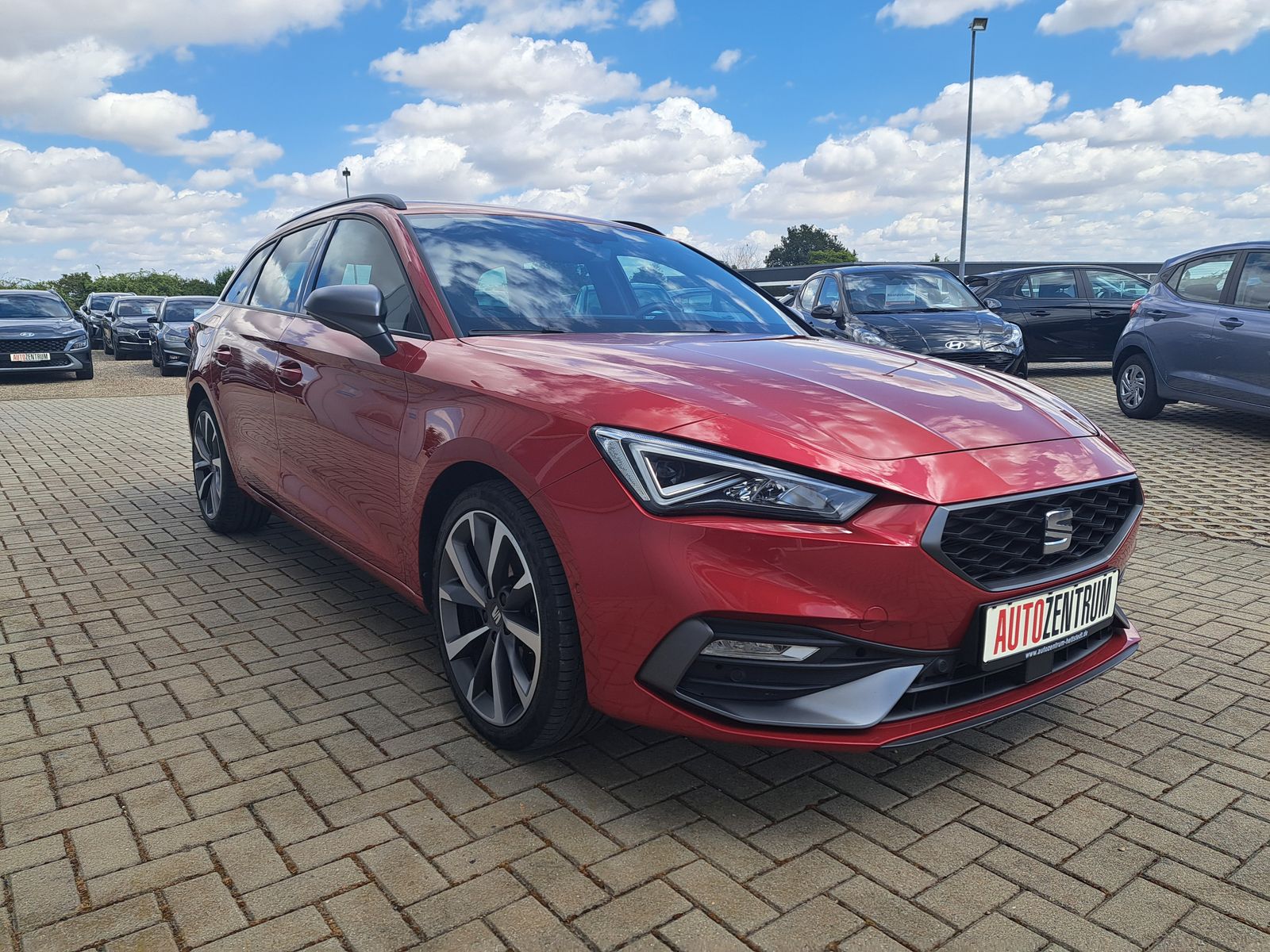 Fahrzeugabbildung SEAT Leon FR ST eTSI LED NAVI PARK-ASSISTENT