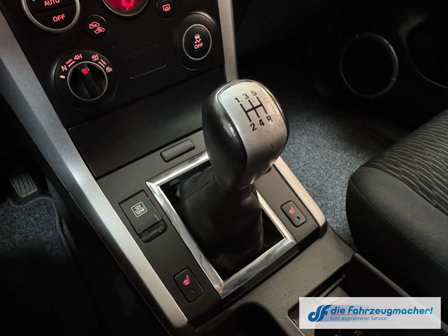 Fahrzeugabbildung Suzuki Grand Vitara 2.4 VVT Comfort Navi Xenon Sperrdif