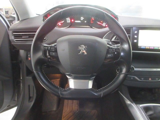 Fahrzeugabbildung Peugeot 308 Allure 1.2T NAVI/LED/PDC/TEMPOMAT