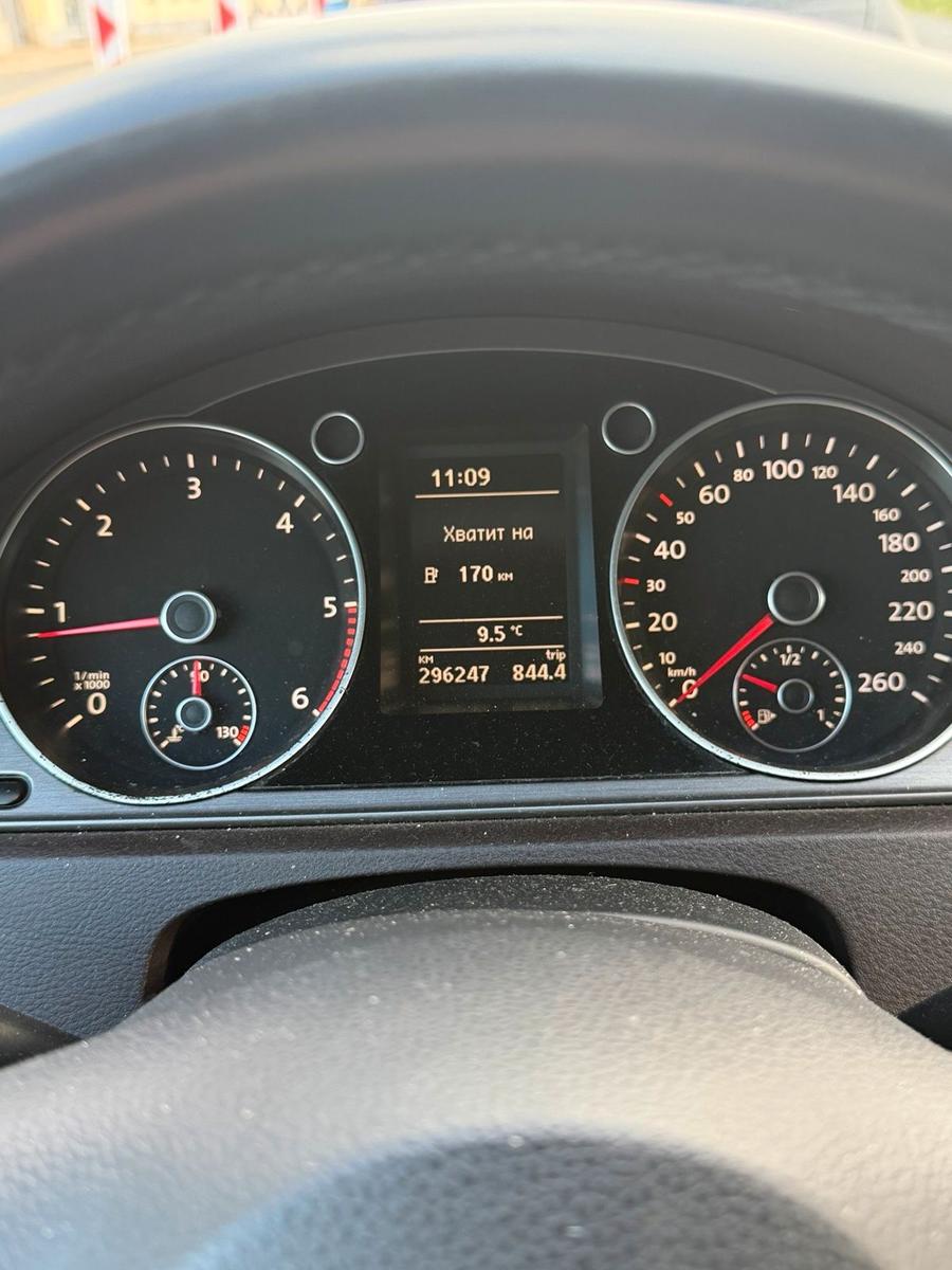Volkswagen Passat 2011 — photo 8
