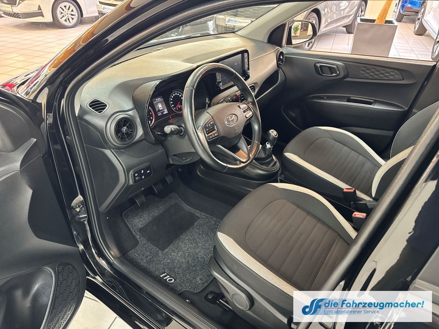 Fahrzeugabbildung Hyundai i10 Trend Navi Apple CarPlay Android Auto Musiks