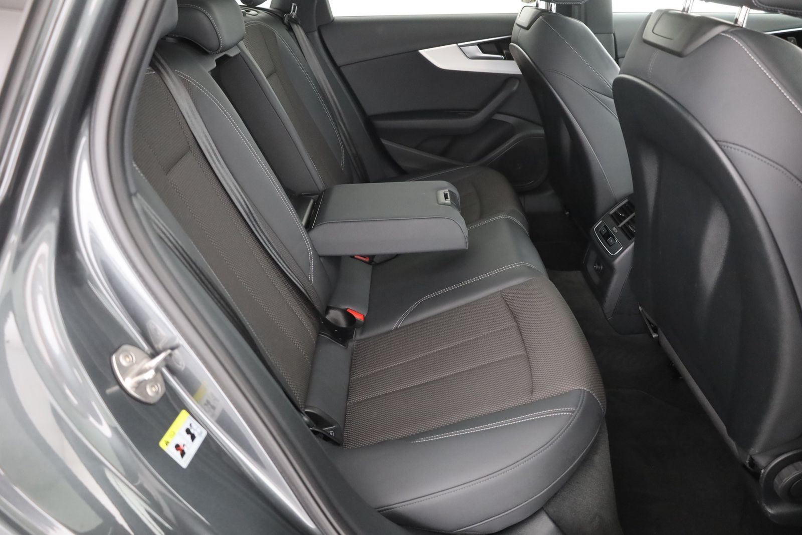 Audi A4 Avant 40 TDI S-Line quattro Aut. LED ACC Navi foto 25