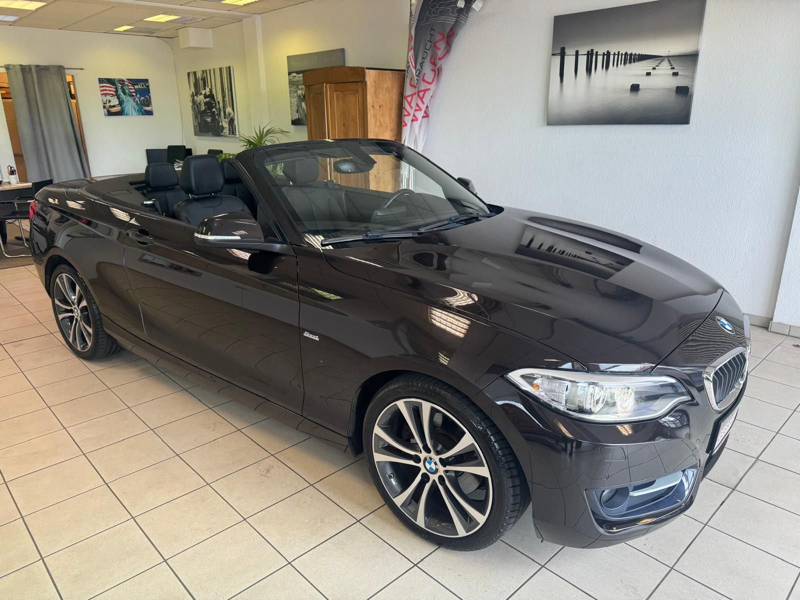 Fahrzeugabbildung BMW 220 i Cabrio Sport Line/ NAVI/KLIMA/AUTOMATIK