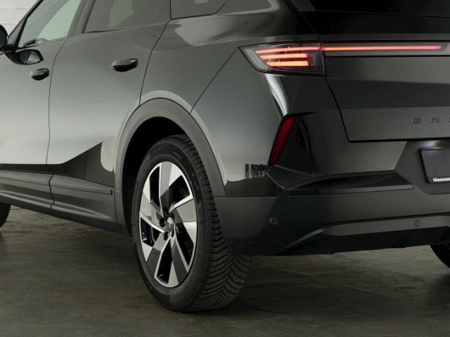 Grandland B GS HYBRID eDCT+LED MATRIX+NAVI+360 G