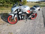 Aprilia RSV Tuono 1000 - Aprilia RSV 1000 Tuono R