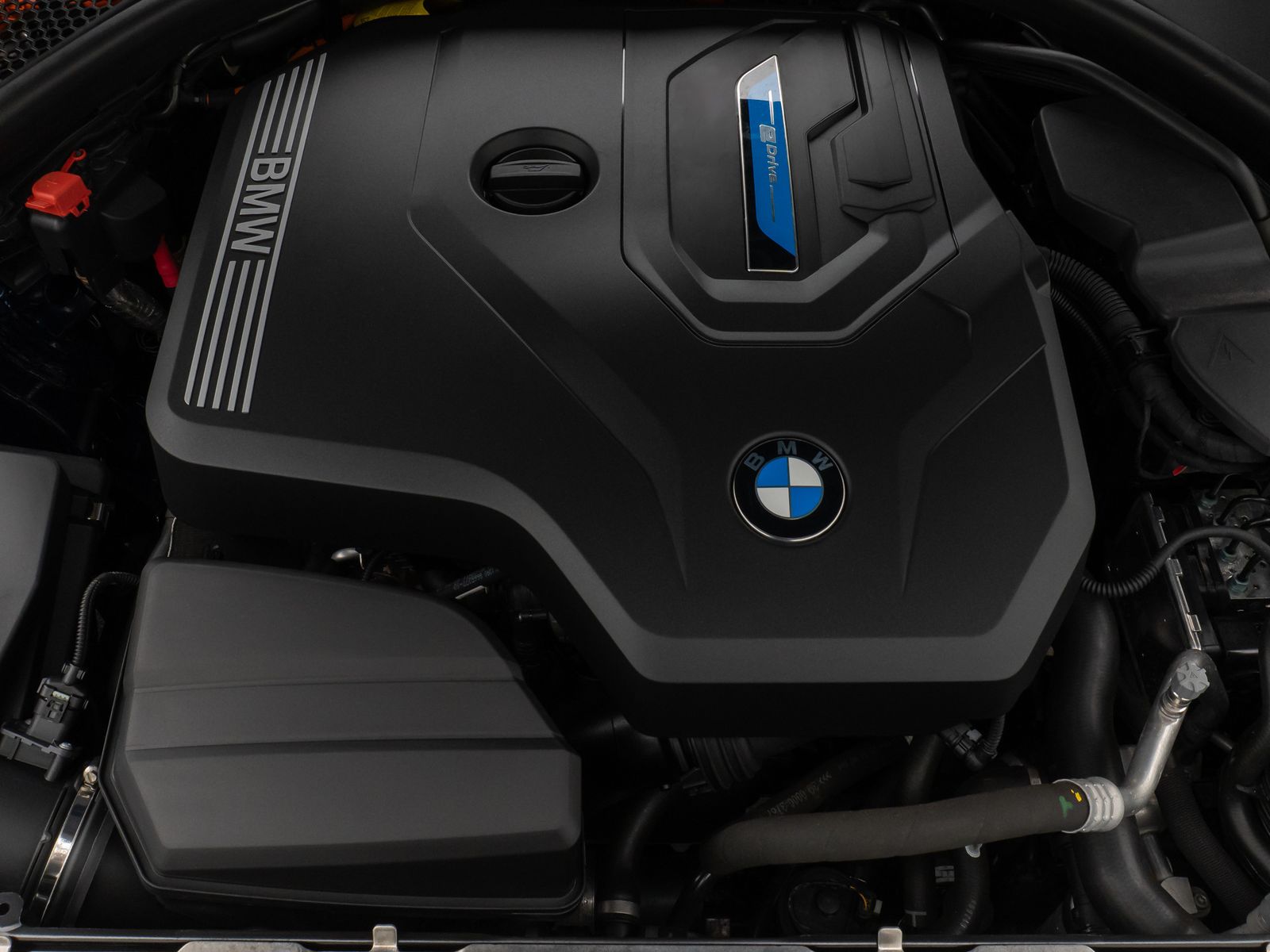 Fahrzeugabbildung BMW 330e  CockPitPro PDC Alarm Geschwindigkeitsreg