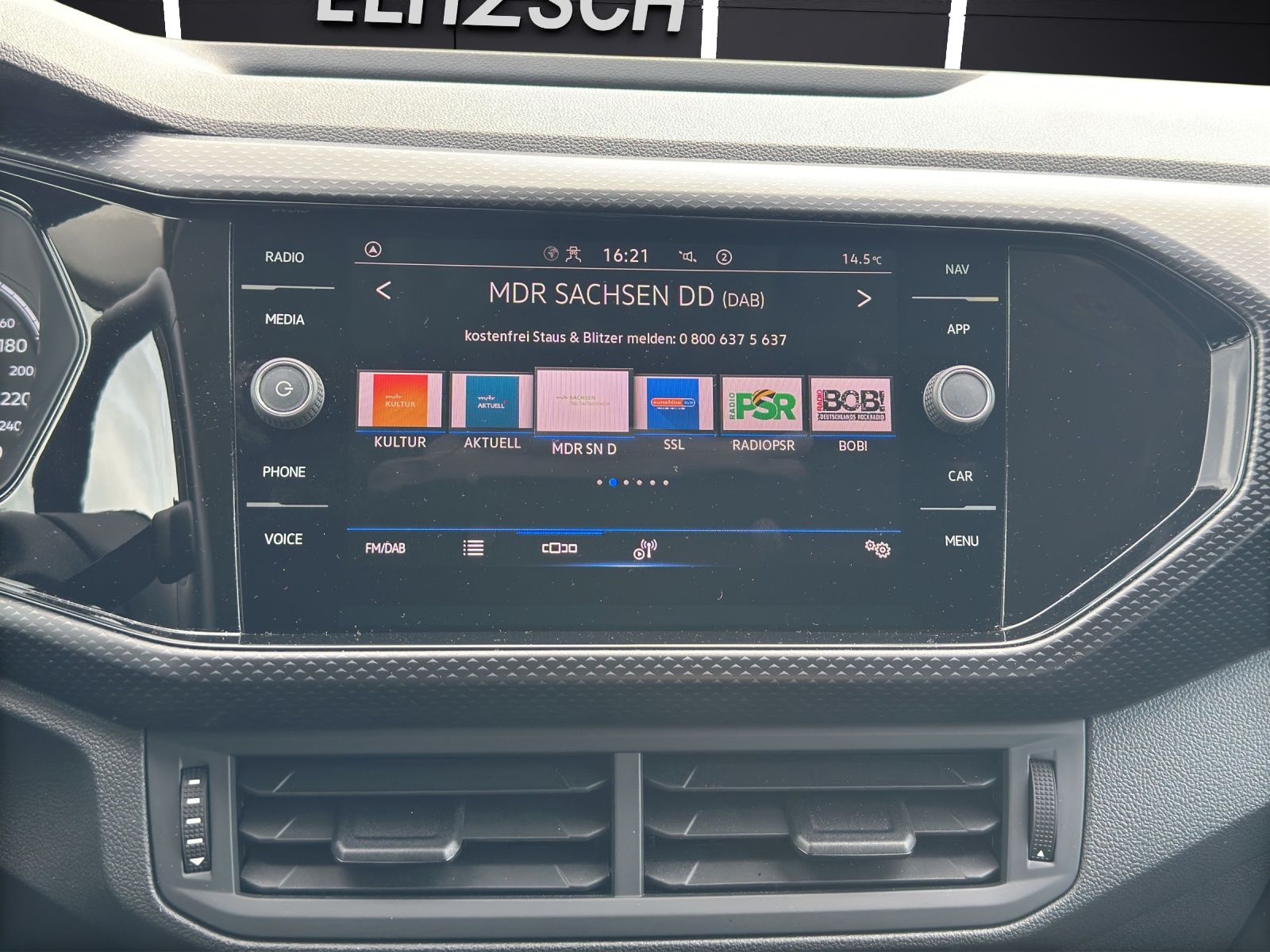 Fahrzeugabbildung Volkswagen T-Cross Life LED ACC SHZ DAB+ 5J-GARANTIE