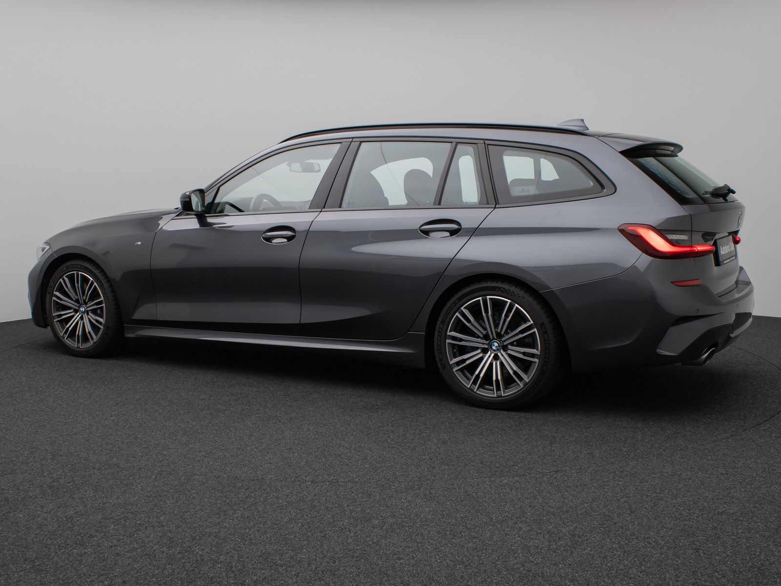 Fahrzeugabbildung BMW 330d M Sport HiFi Lenkradheiz AHK Komfort 18Zoll