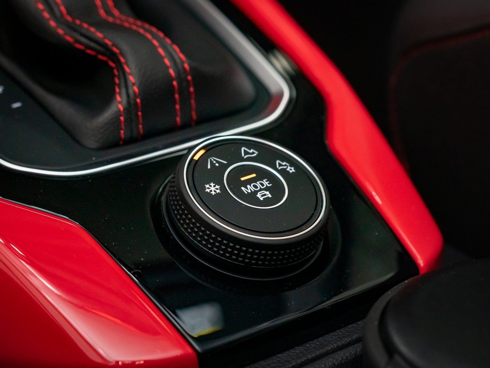 Fahrzeugabbildung Volkswagen T-Roc Sport 4Motion TDI DSG *AHK*Cam*Navi*LED*