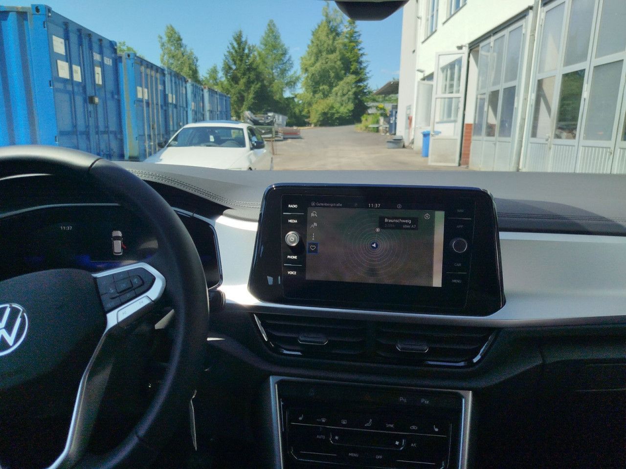 Fahrzeugabbildung Volkswagen T-ROC Life 1.0 l TSI OPF 85 kW (116 PS) 6-Gang