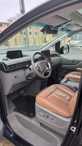 Hyundai STARIA 2.2 CRDi Signature Allrad Garantie 2028 - Hyundai STARIA mit Diesel-Antrieb: Automatik