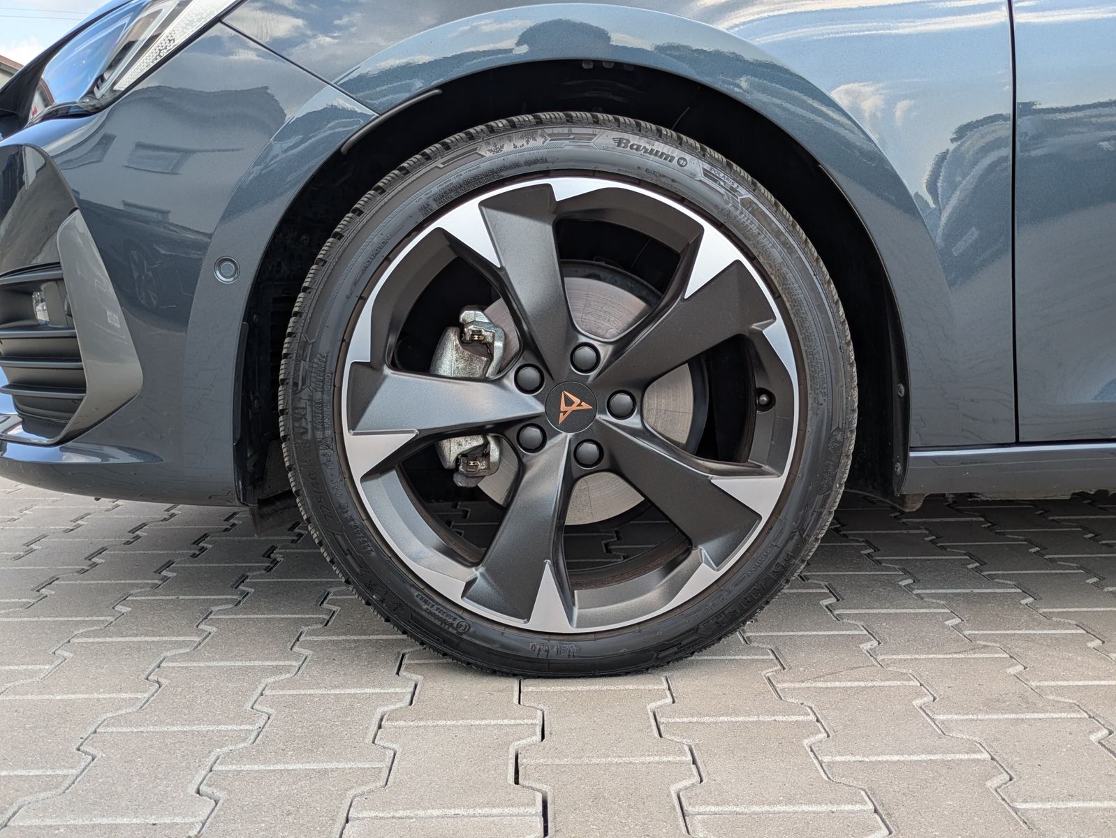Fahrzeugabbildung CUPRA Leon 1.5 eTSI DSG MATRIX-LED*ACC*APP*KAMERA*18"