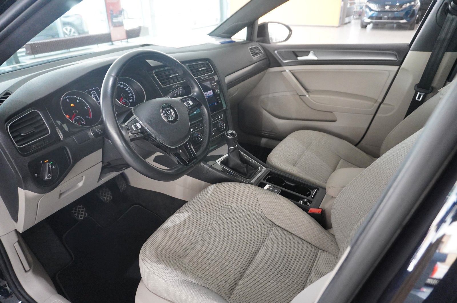 Fahrzeugabbildung Volkswagen Golf VII Vari. 1.6 TDI COMFORTL. NAVI/LED/KAMERA