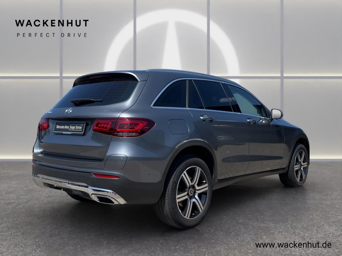 MERCEDES-BENZ GLC 300e 194CH 4X4 BVA - HAYON ÉLECTRIQUE - VOLANT EN CUIR - ATTELAGE - HUD - CAMÉRA - LED - CARPLAY - 1ERE MAIN