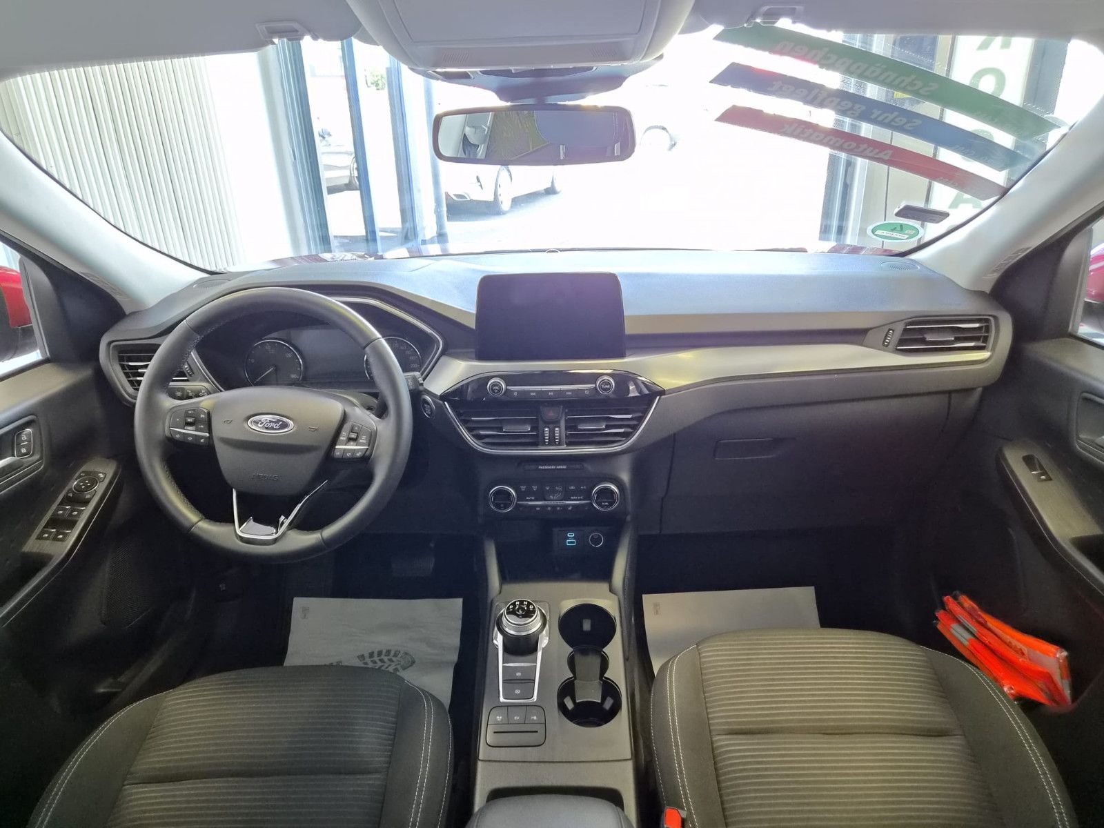 Fahrzeugabbildung Ford Kuga Plug-In Hybrid Titanium / SCHECKHEFT