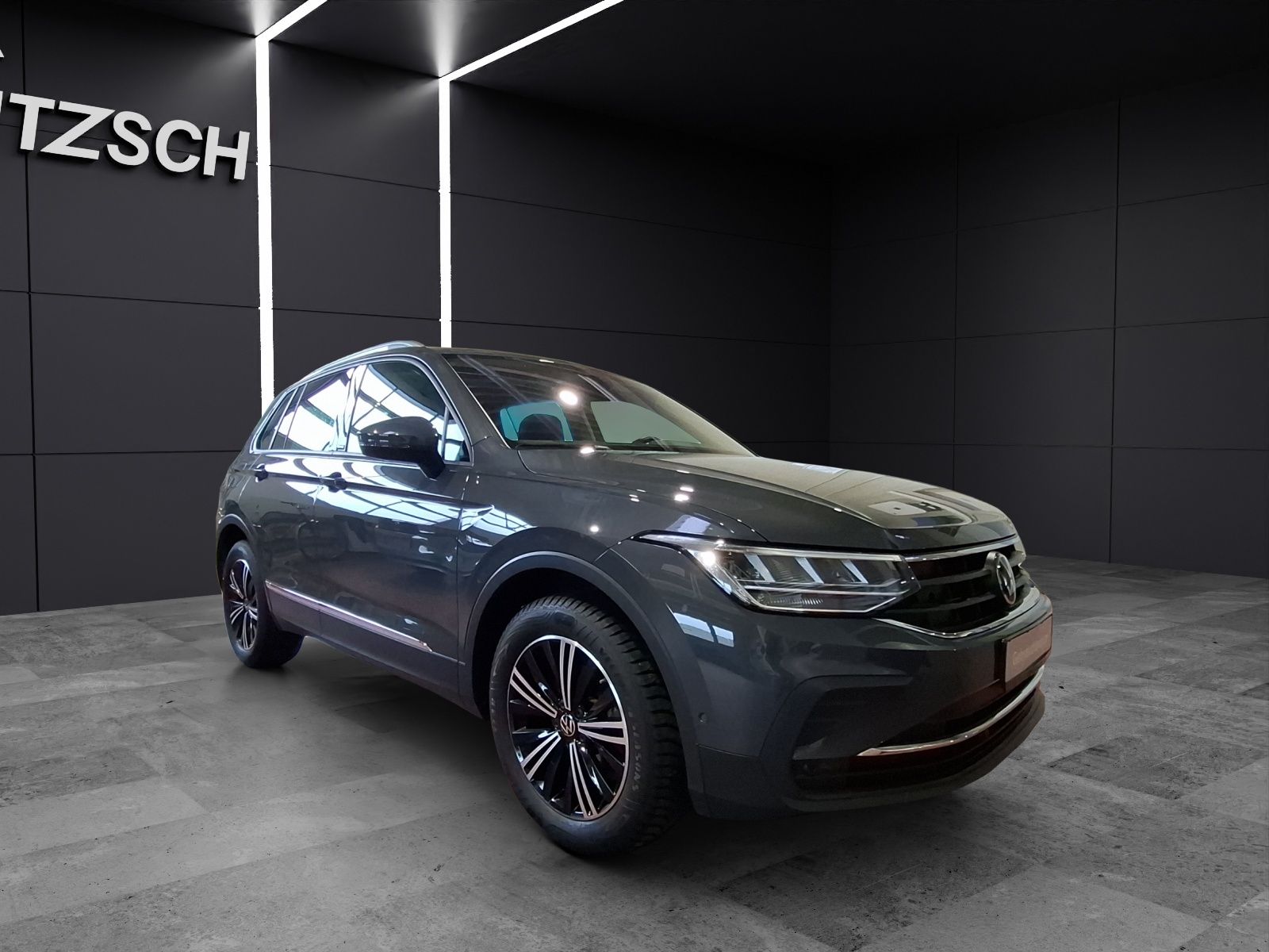 Fahrzeugabbildung Volkswagen Tiguan TSI Active DSG LED Navi ACC RFK SH 18"