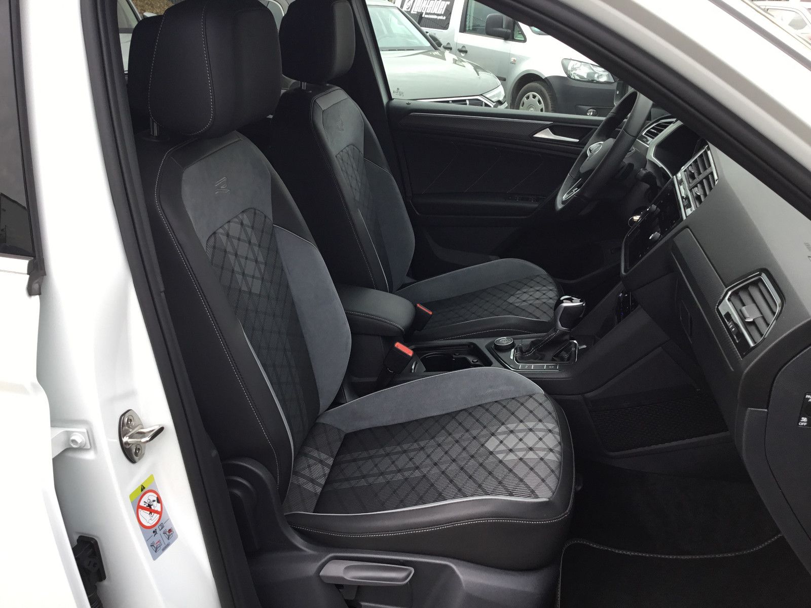 Fahrzeugabbildung Volkswagen Tiguan Allspace 2.0 TDI DSG 4M R-Line+AHK+20"