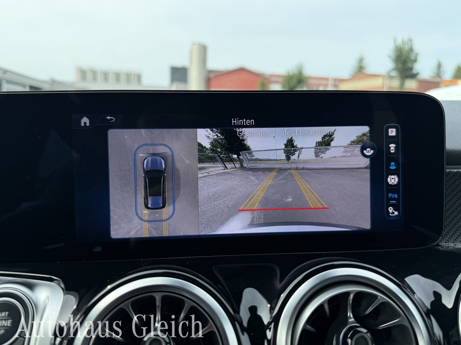 Fahrzeugabbildung Mercedes-Benz GLB 250 4Matic AMG Line (EURO 6e) Navi/Pano.-Dac