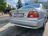 BMW 525i A - - BMW 525 mit Benzin-Antrieb: Limousine