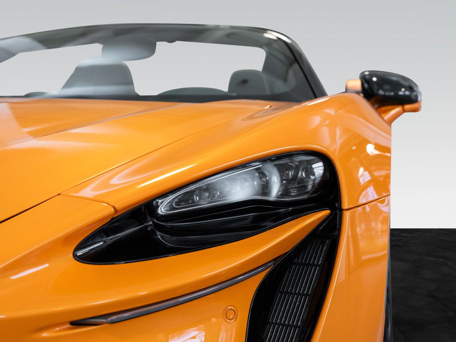 McLaren Artura Spider | Electrochromic Roof | B&W Audio