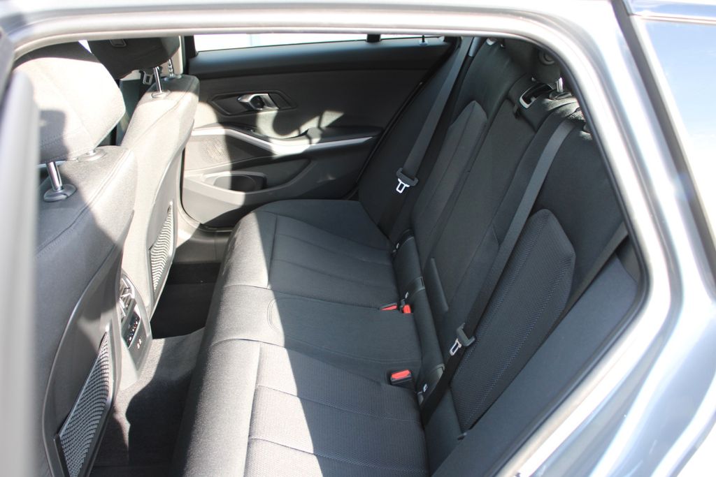 BMW 320 d xDrive Touring NAVI SHZ LED PDC AUT LIVE