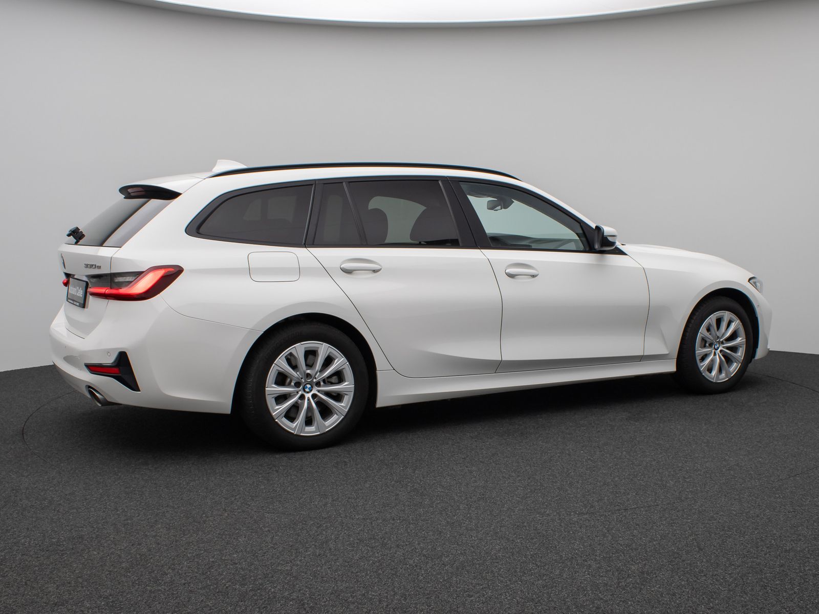 Fahrzeugabbildung BMW 330e Panorama Laser HUD DAB H/K Komfort Alarm