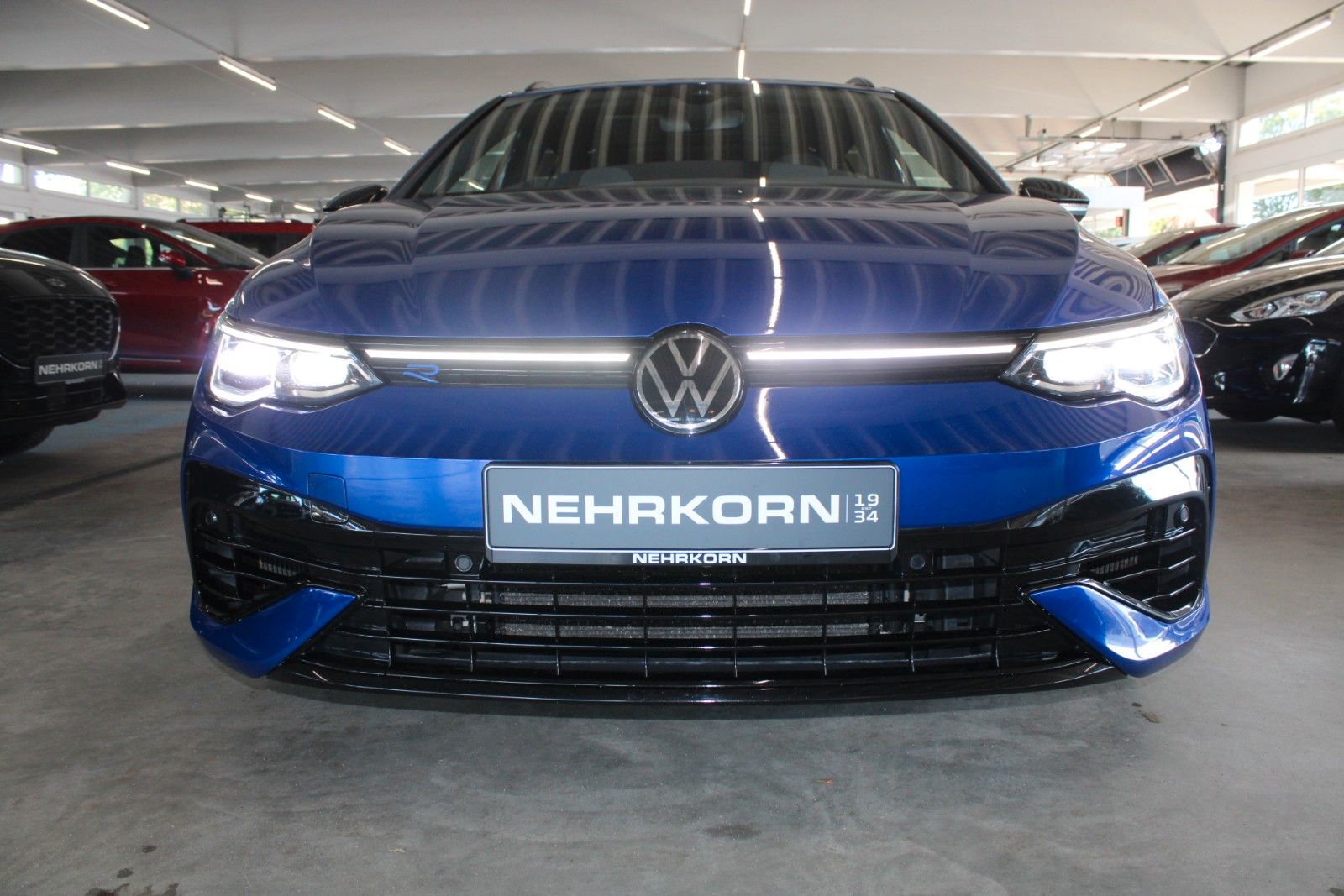 Fahrzeugabbildung Volkswagen Golf R DSG 4MOTION IQ Light Pano Performance Pak