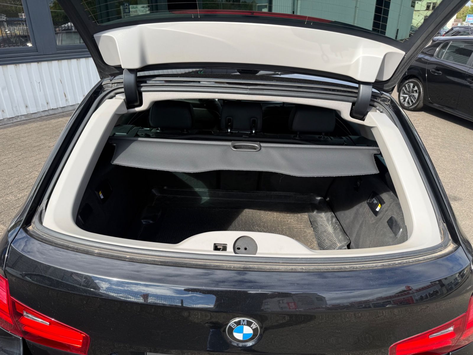 Bmw 530d xDrive Touring "Leder-Navi-Automatik" – Bild 14