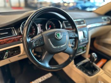 Skoda Superb Combi Elegance *1. Hand*Xenon*Klima*Navi*