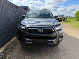 Toyota Hilux Double Cab 2.8 D4D 48V AT Invincible Lager - Toyota Hilux: Geländewagen
