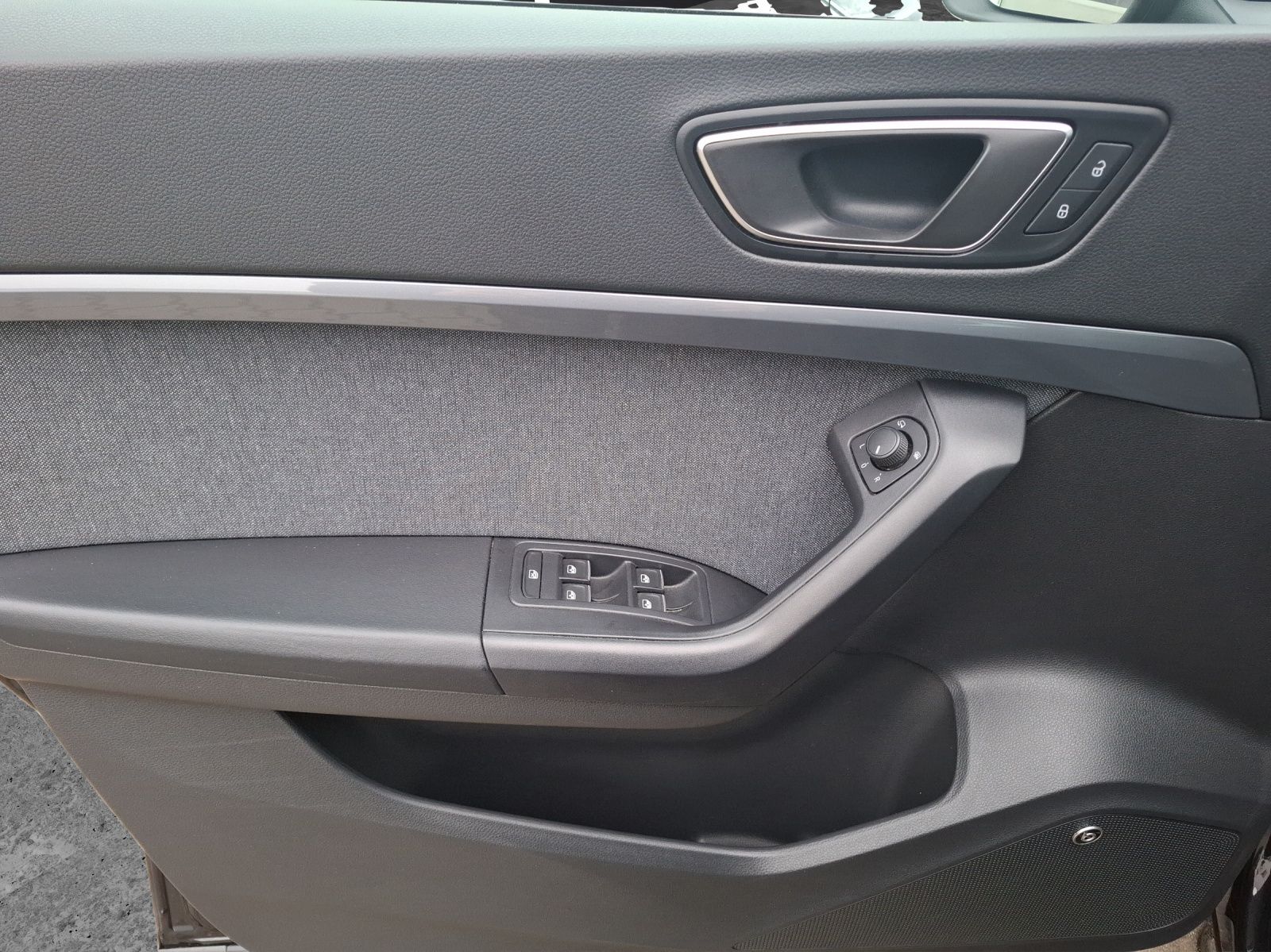 Fahrzeugabbildung SEAT Ateca TSI Style DSG LED Navi AID ACC Park-Assist