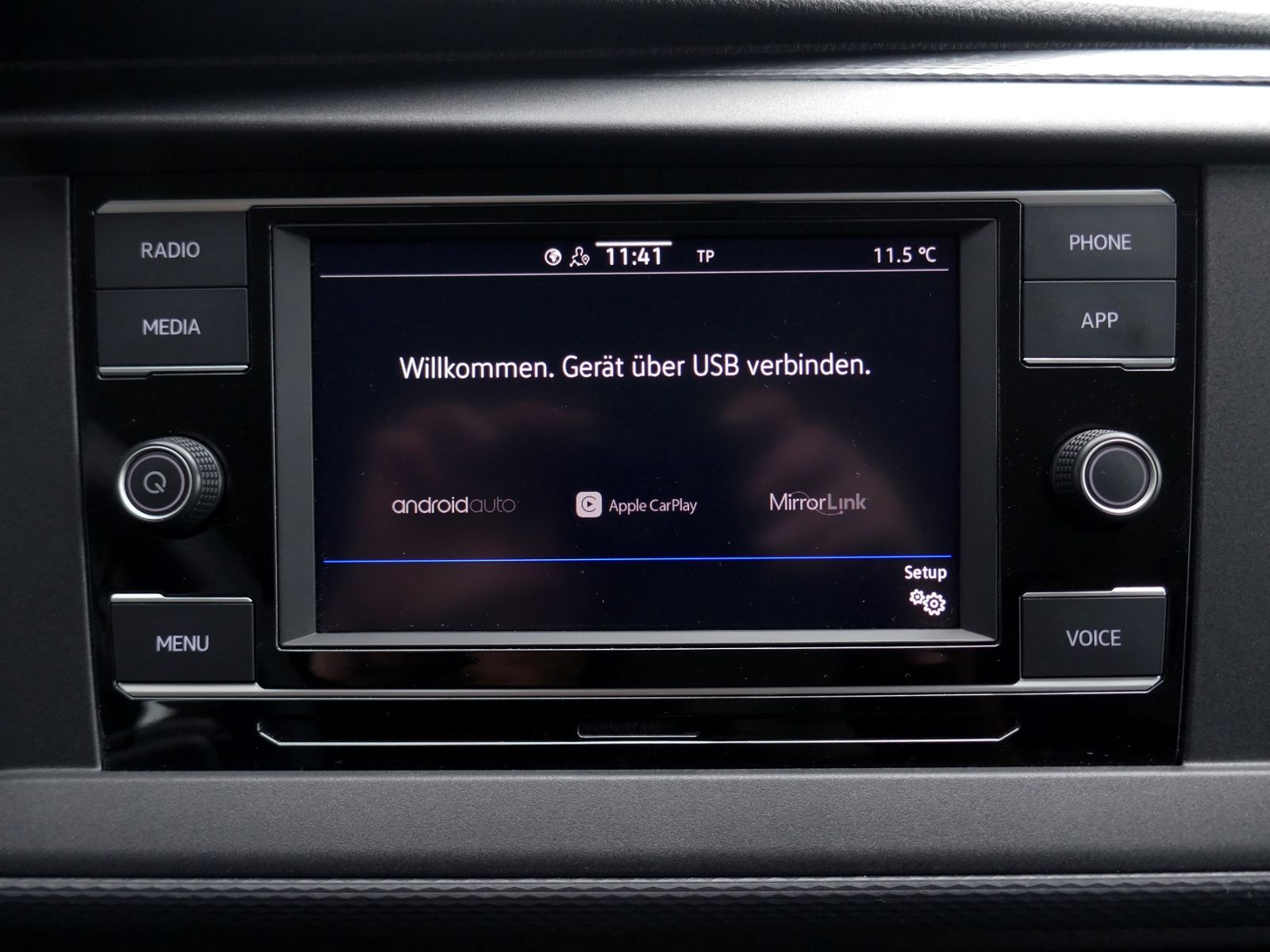 Fahrzeugabbildung Volkswagen T6.1 Transporter Kombi 2.0 DSG | PDC AHK GRA App