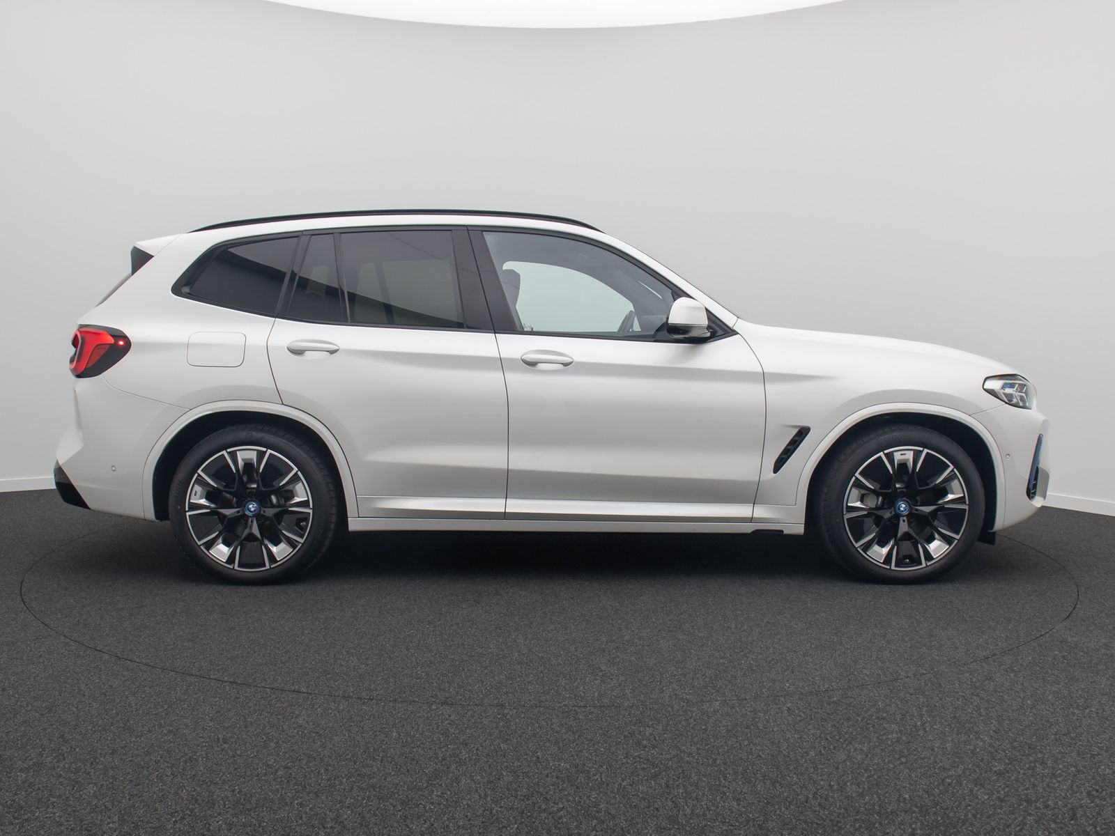Fahrzeugabbildung BMW iX3 Impressive 360° HUD DAB H/K HUD AHK Panorama
