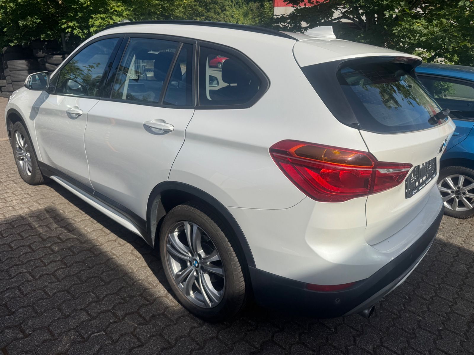 Fahrzeugabbildung BMW X1 sDrive 18 i Sport Line Navi+Sitzheizung