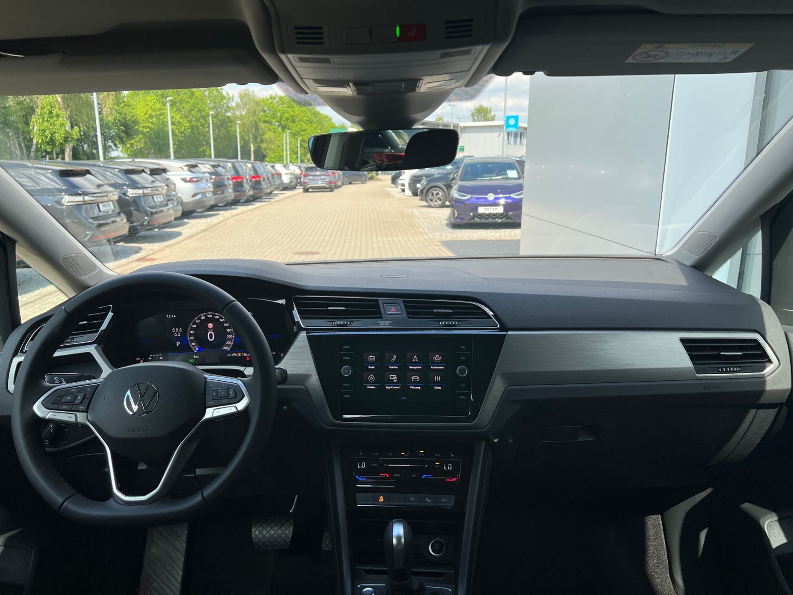 Fahrzeugabbildung Volkswagen Touran Comfortline 1.5 TSI DSG *LED, AHK, 7-Sitz