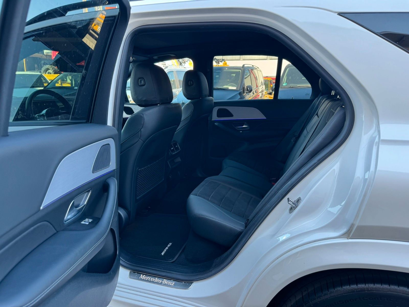 Fahrzeugabbildung Mercedes-Benz GLE 450 4M AMG+Distr+Pano+Night