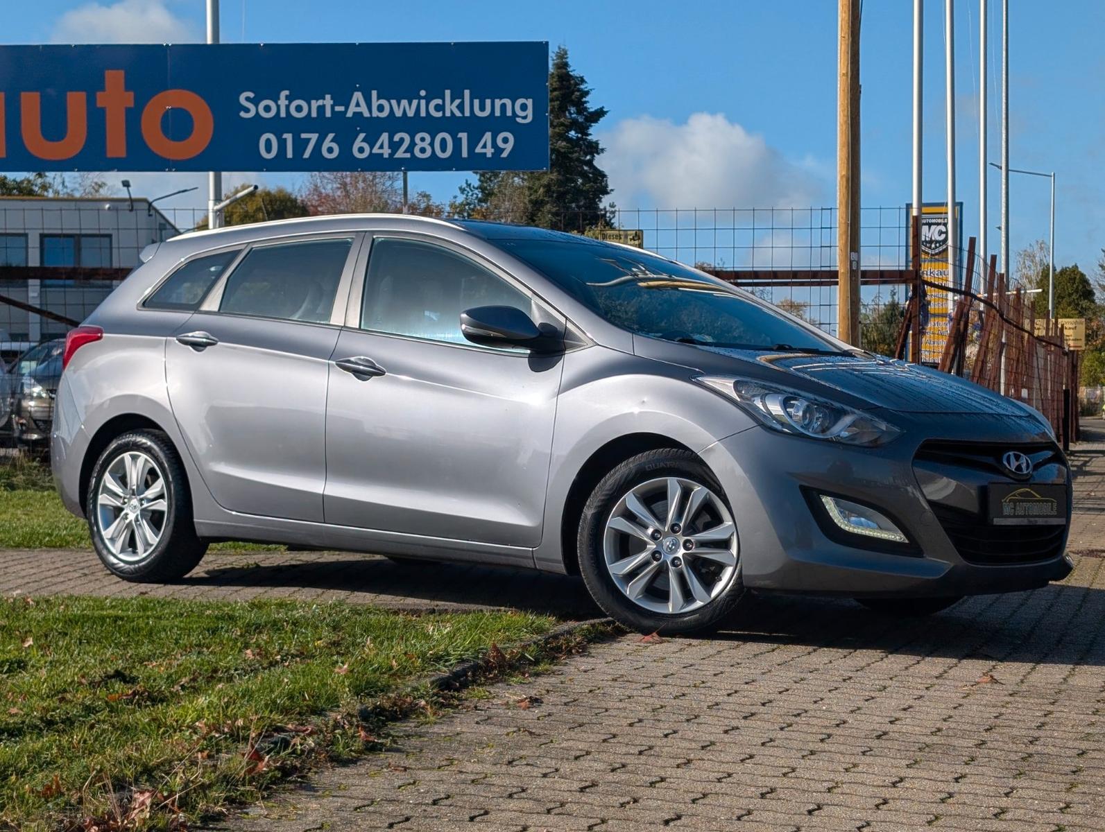 Hyundai i30 2014 — interior