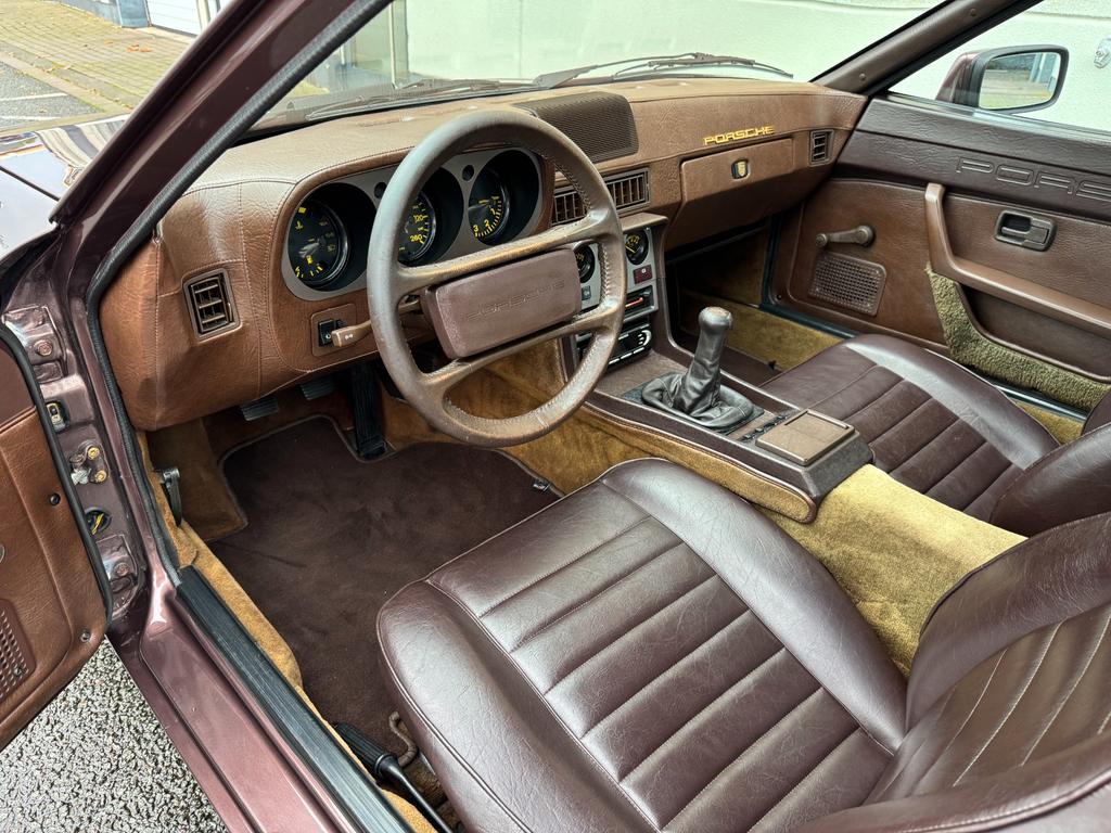 Porsche 944