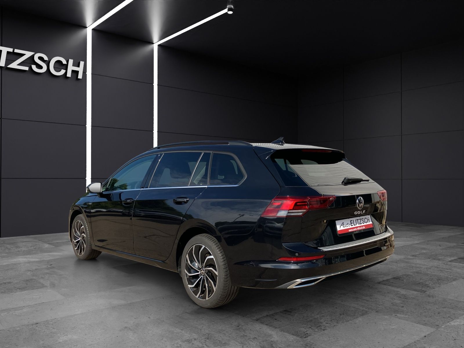 Fahrzeugabbildung Volkswagen Golf VIII Variant TDI Style DSG LEDplus Navi AID