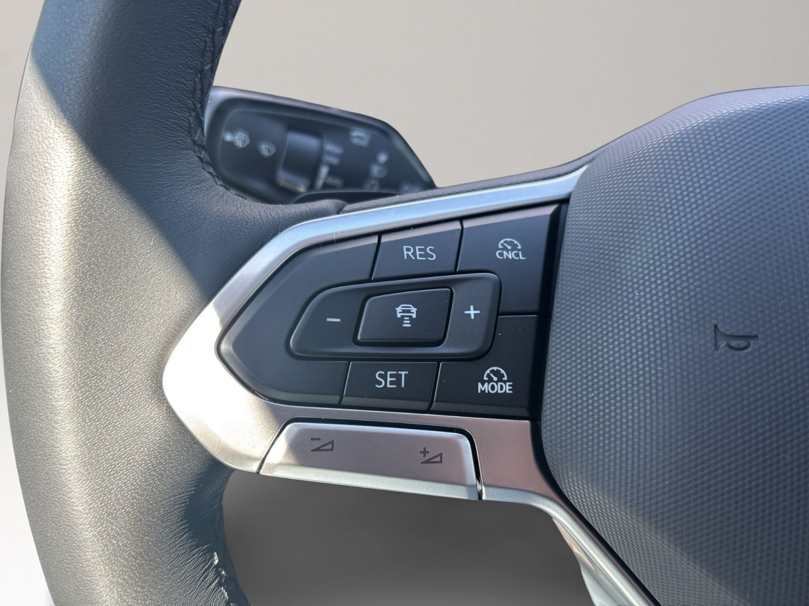 T-Roc Life 1.5 eTSI, Energy, ACC, RearView, App