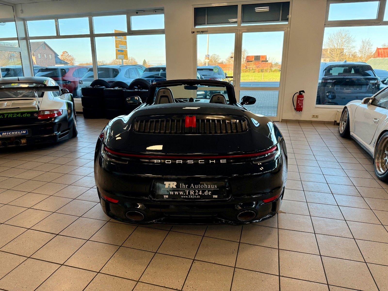 Fahrzeugabbildung Porsche 911 992 Carrera 4S Cabrio SportDesign/18Wege/SAA